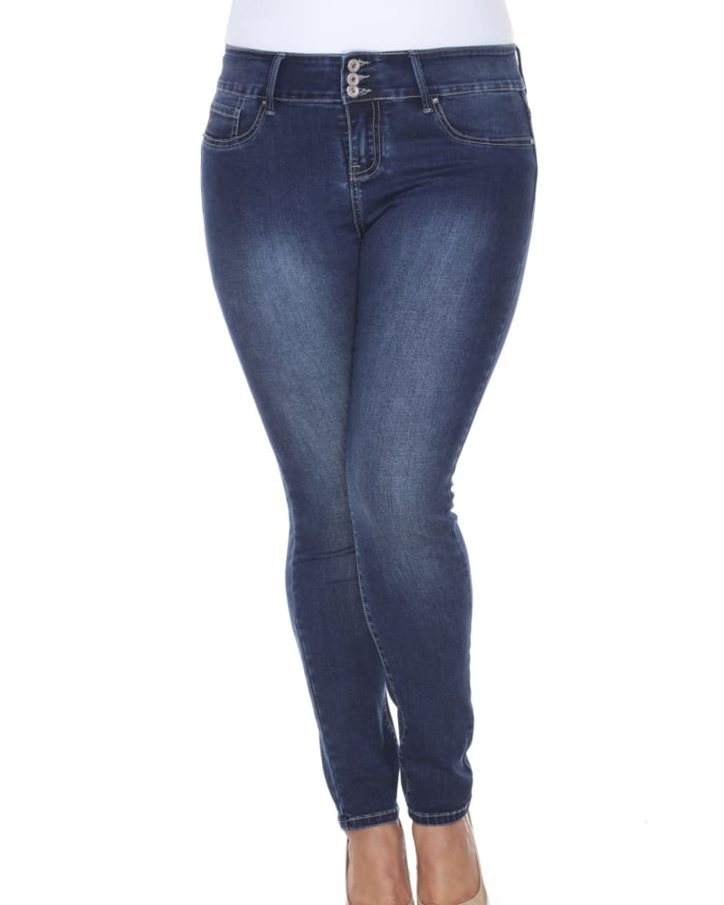 Front of a model wearing a size 26 Super Stretch Denim in Dark Blue by White Mark. | dia_product_style_image_id:246859